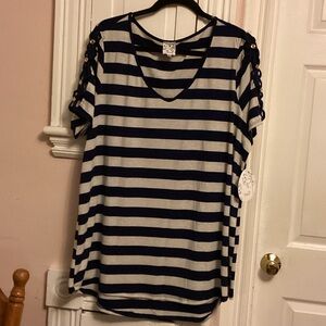 NAIF Navy and Gray Boxy Relaxed Tee